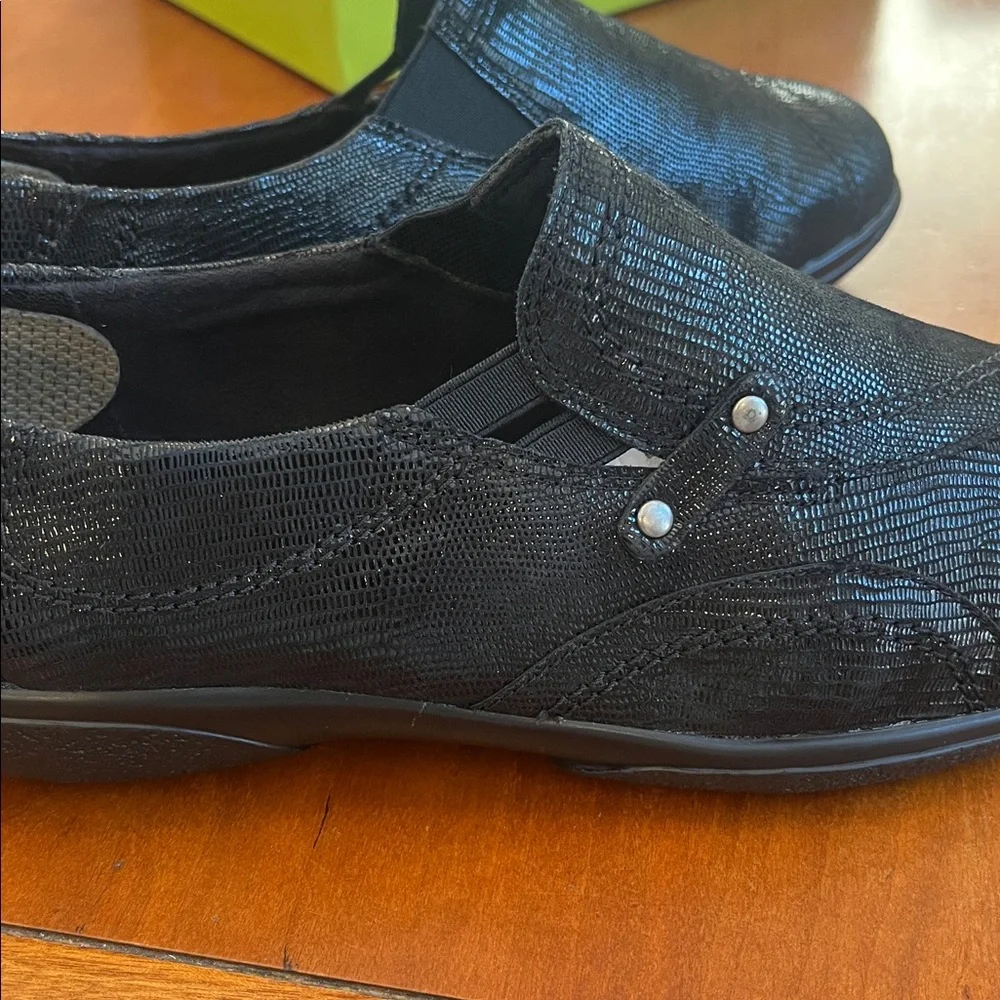 NWT Walking Cradle Orthotic AMP Black Patent Lizard Print Leather Flats. 7.5 WW.